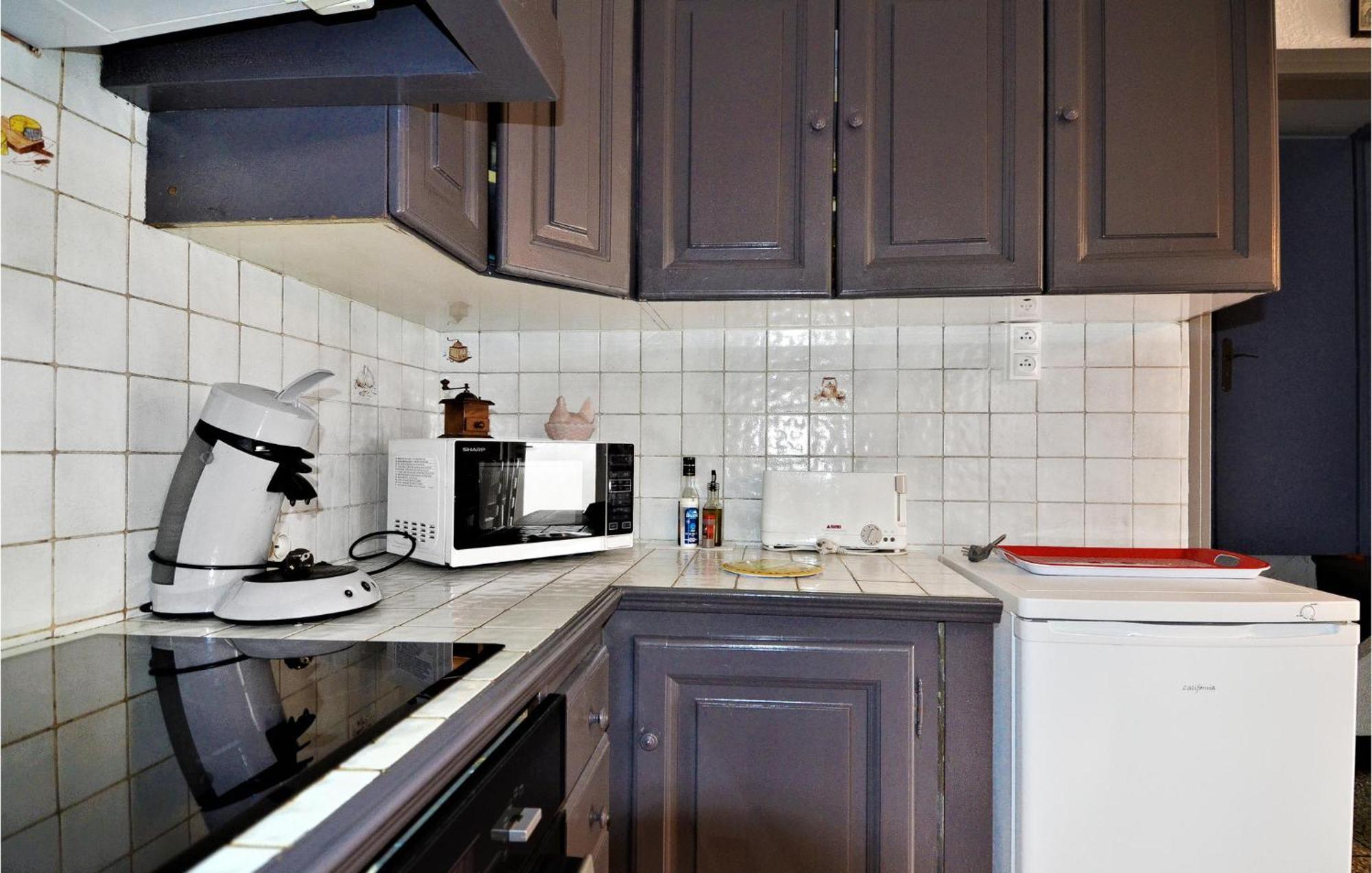 Lovely Home In Arles With Kitchen Экстерьер фото