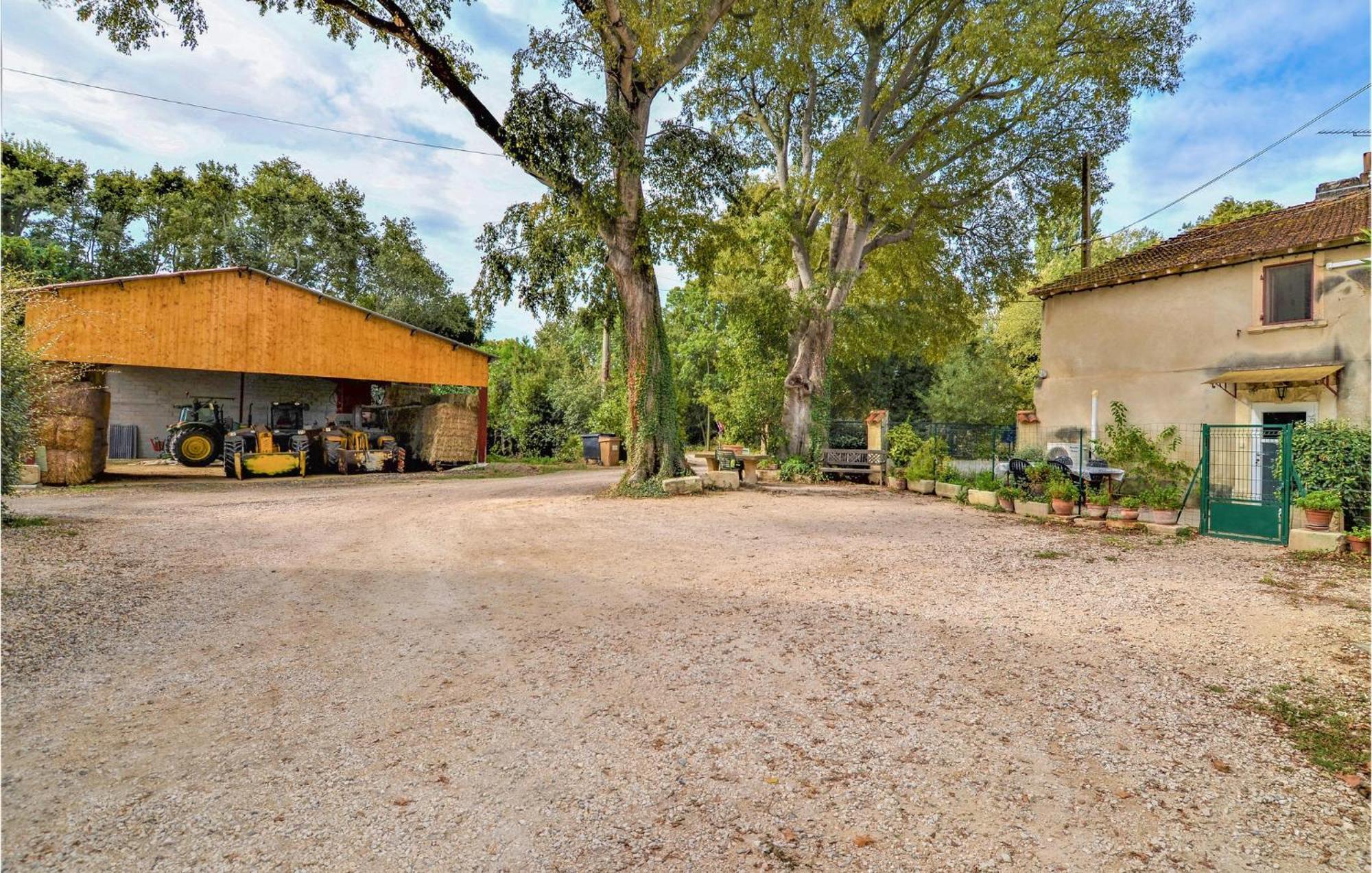Lovely Home In Arles With Kitchen Экстерьер фото